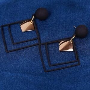Statement earrings with Gold accent